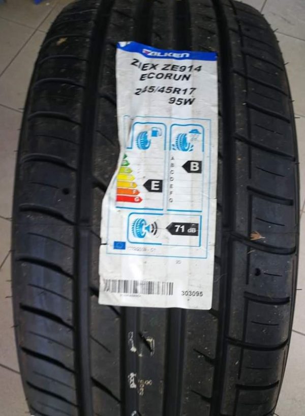 245/45 R17 – Falken